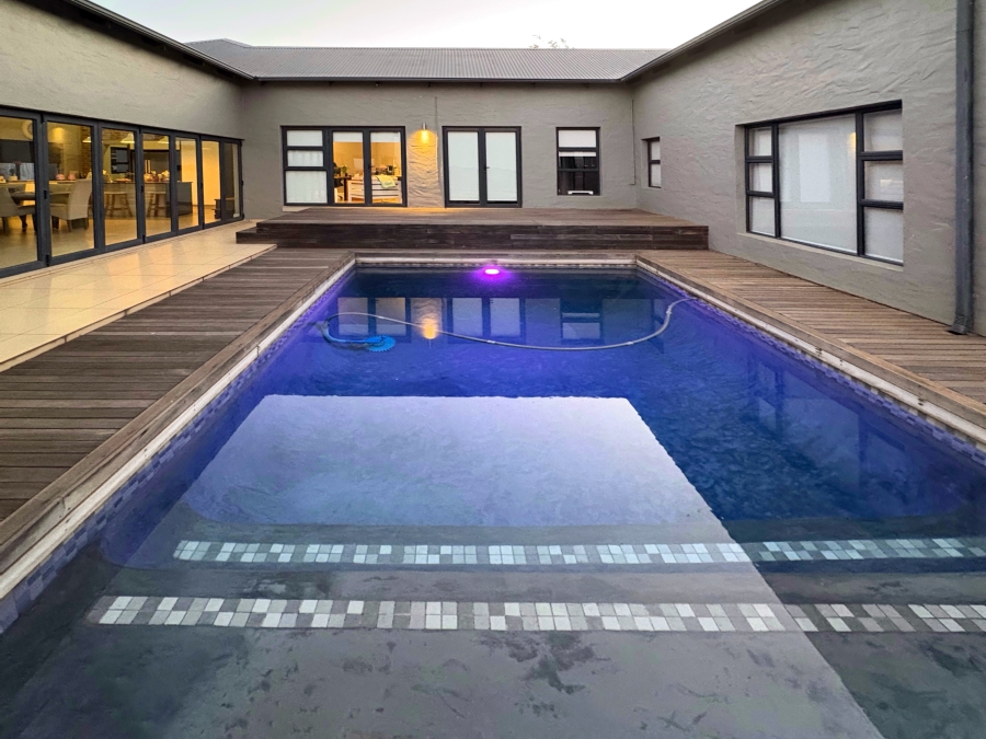 5 Bedroom Property for Sale in The Coves North West